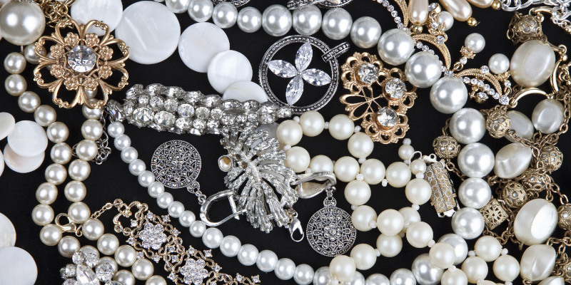 3 Reasons to Sell Your Vintage Jewelry